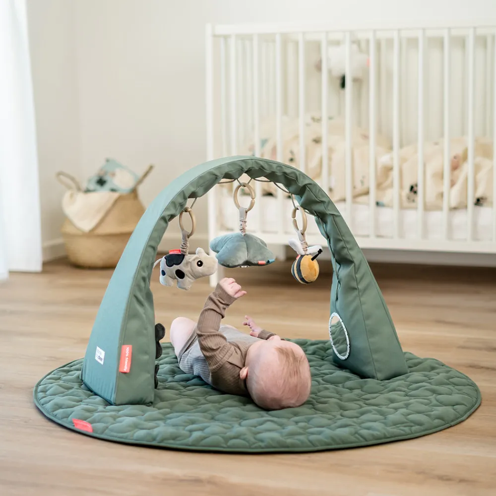 Done By Deer Aktivitetsbue Tiny farm Grøn- Aktivitetstæpper