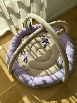 Vanilla COPENHAGEN Aktivitetstæppe med blød kant - Butterfly- Aktivitetstæpper