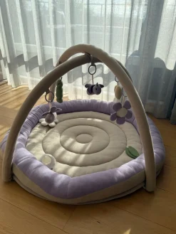 Vanilla COPENHAGEN Aktivitetstæppe med blød kant - Butterfly- Aktivitetstæpper