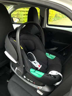 Cybex Aton B2 i-Size inkl. base one - Volcano Black- Autostole 40-87 Cm (0-15 Mdr.)