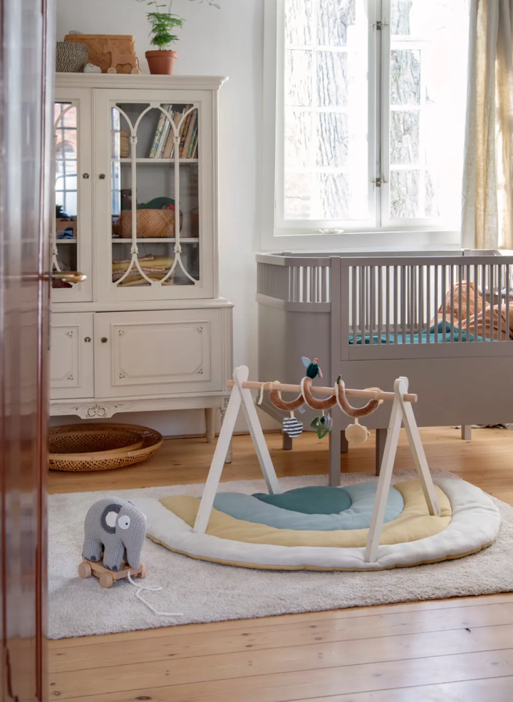 Sebra Baby aktivitetsstativ, træ - FSC®- Trælegetøj|Aktivitetstæpper