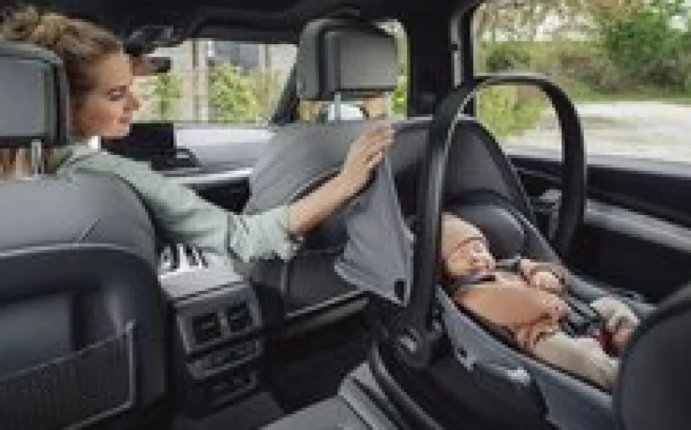 Britax Römer Baby-Safe Core inkl. base - midnight grey- Autostole 40-87 Cm (0-15 Mdr.)