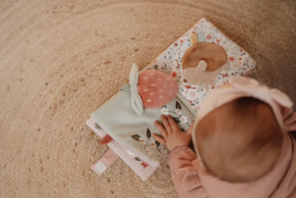 Little Dutch Blød Aktivitetsbog Fairy Garden- Røre- & Følebøger