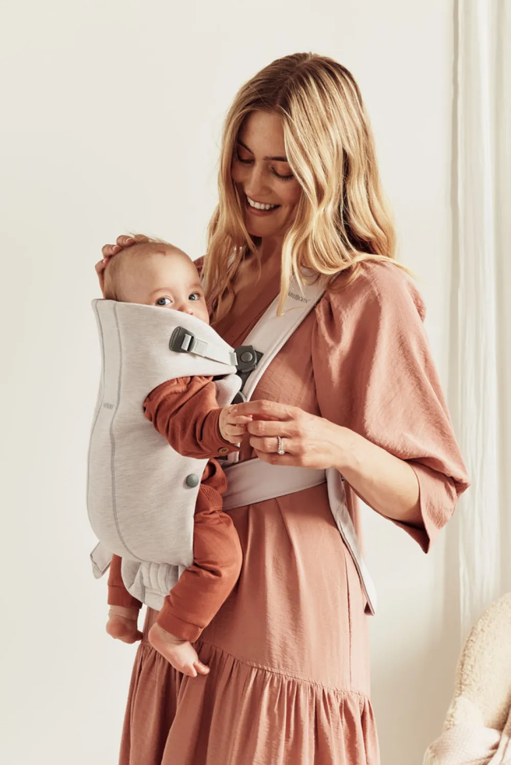 BabyBjörn Bæresele Mini - 3D-jersey, Lys beige- Bæreseler & Vikler