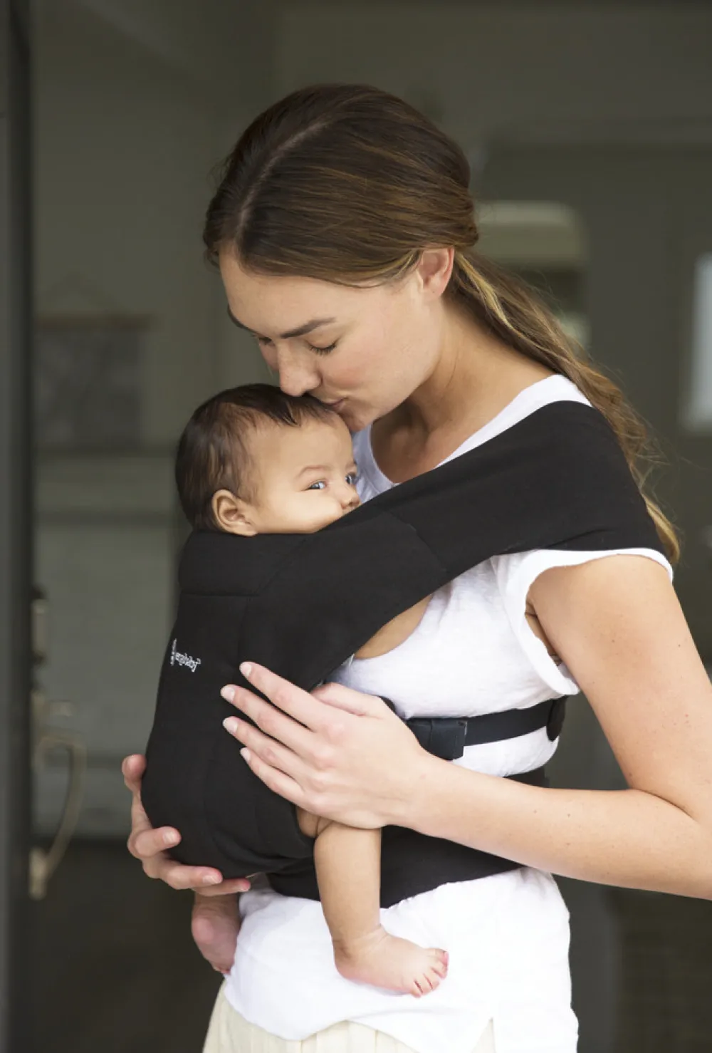 Ergobaby Embrace - pure black- Bæreseler & Vikler