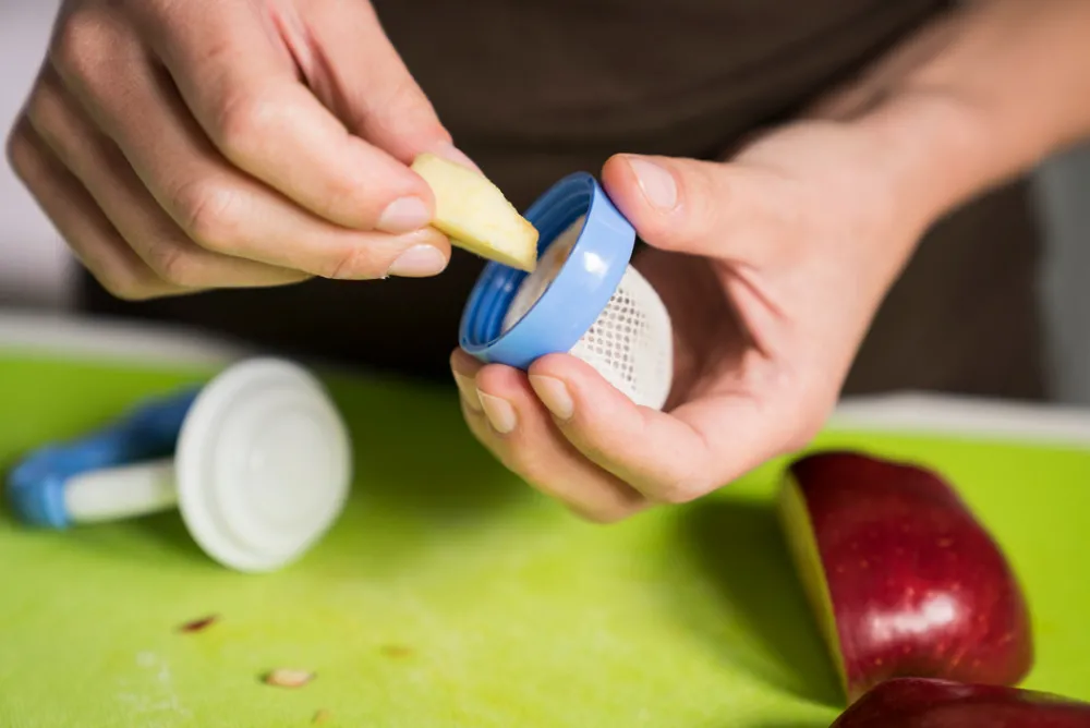 Nuvita FLAVORILLO 2 i 1 frugtsut og bidering - pink- Foodfeeder Og Frugtsut