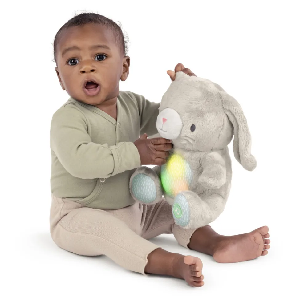 Ingenuity Heart to Hugs Sylvi Kaninbamse med hjertelyd & lys-Børn White Noise Og Højtalere|Bamser Med Musik