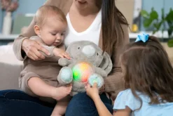 Ingenuity Heart to Hugs Sylvi Kaninbamse med hjertelyd & lys-Børn White Noise Og Højtalere|Bamser Med Musik