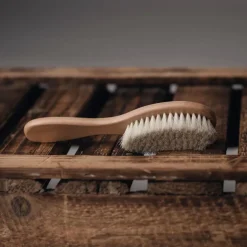 Oopsy Hårbørste med naturlig bløde gedehår og lotustræ- Plejeartikler Til Baby