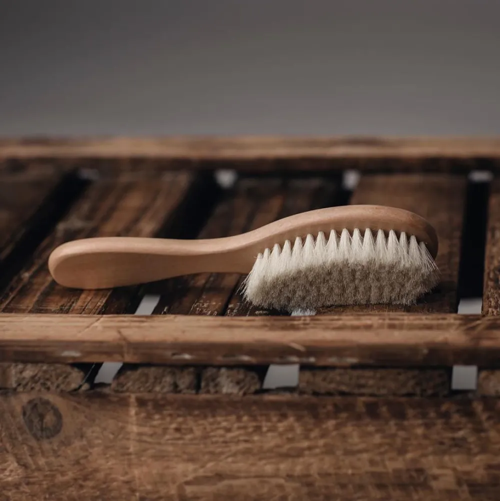 Oopsy Hårbørste med naturlig bløde gedehår og lotustræ- Plejeartikler Til Baby