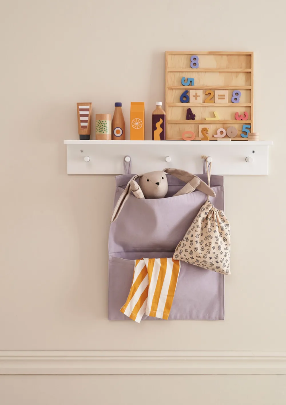 KIDSCONCEP Hylde med knager - hvid FSC®-Børn Knager|Hylder