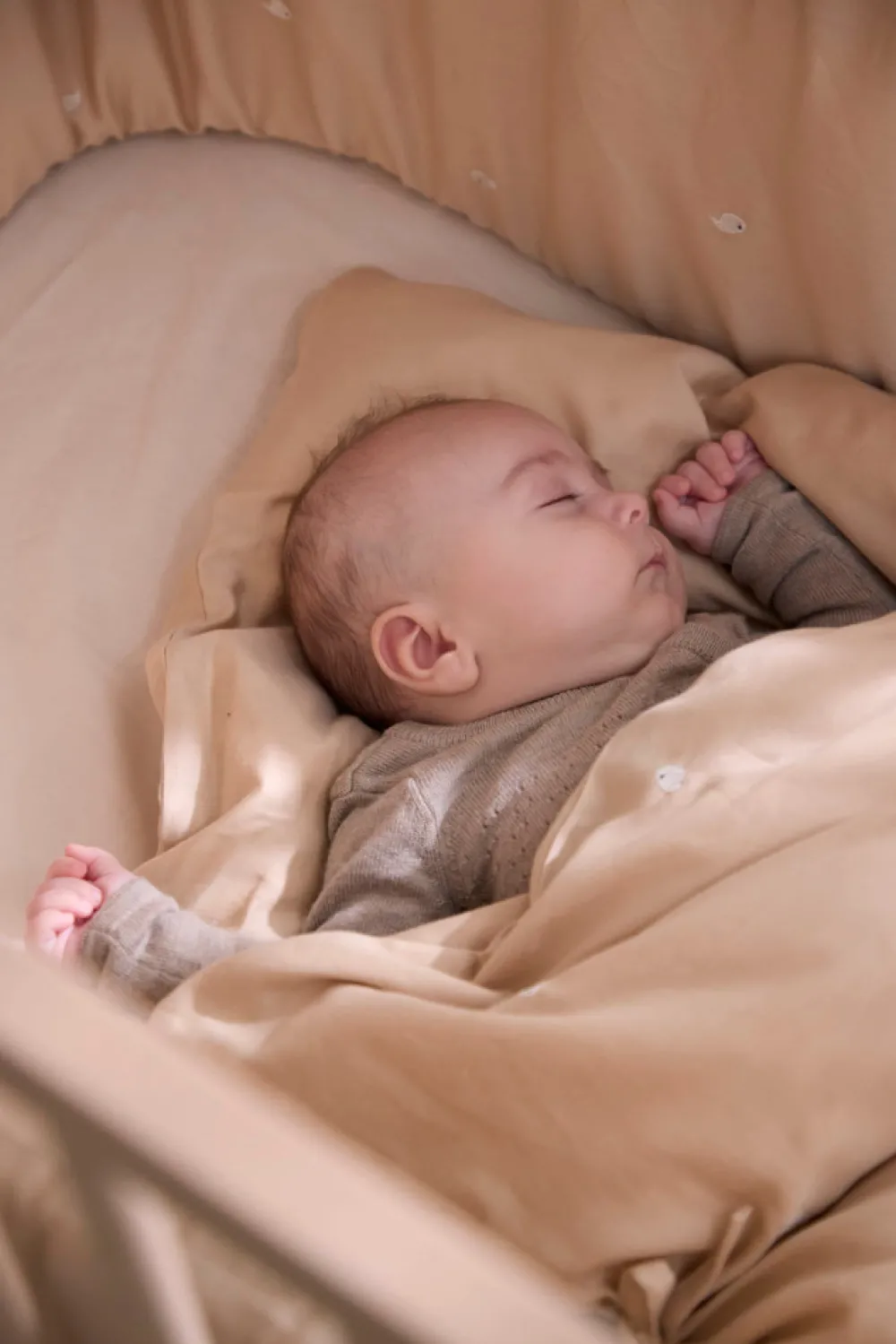 Filibabba Junior sengetøj - Warm grey med broderet Christian hval-Børn Sengetøj