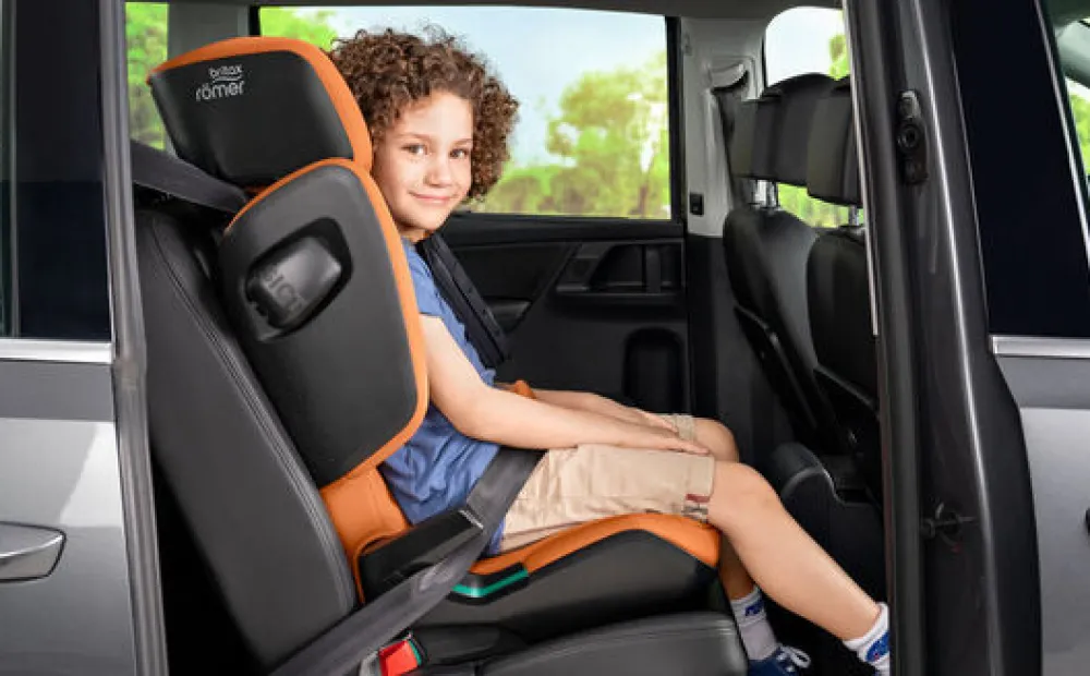 Britax Römer Kidfix i-Size - cosmos black- Autostole 100-150 Cm (4-12 År)