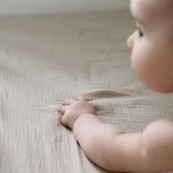 TISU Lagen 60x120 cm. - sand-Børn Lagner & Vådliggerlagner