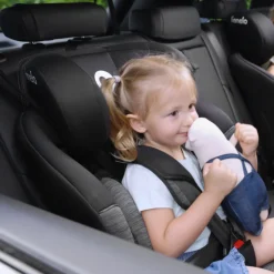 Lionelo Levi I-size - sporty black- Autostole 76-150 Cm (15 Mdr.-12 År)