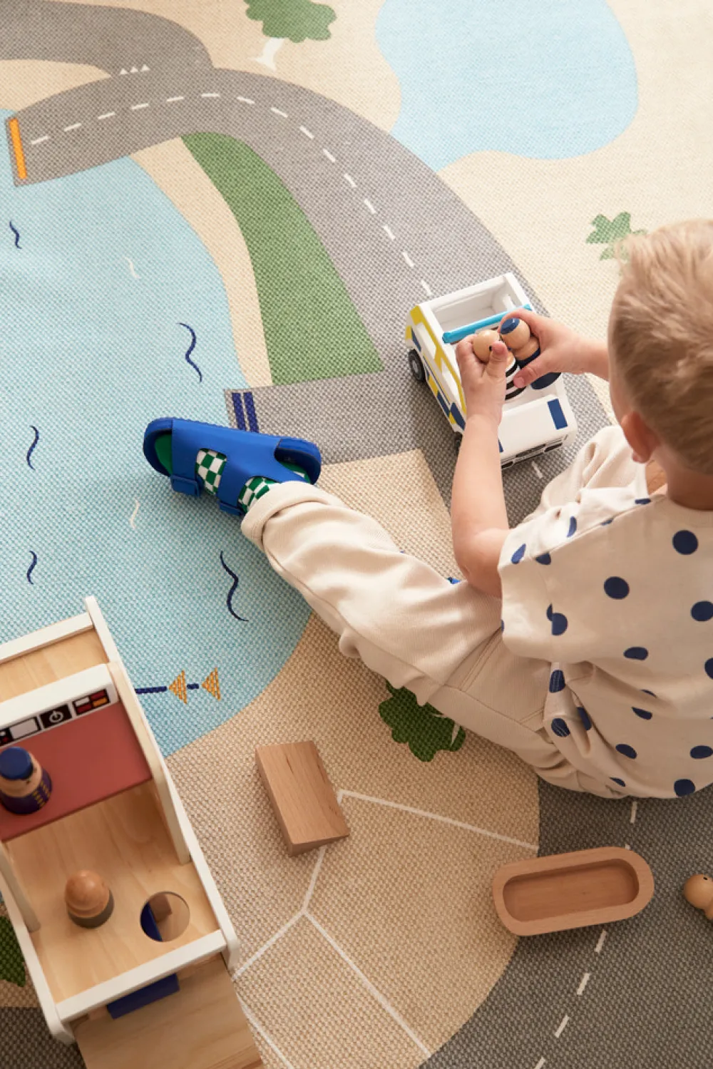 Kids Concept Politibil i træ- Legetøjsbiler