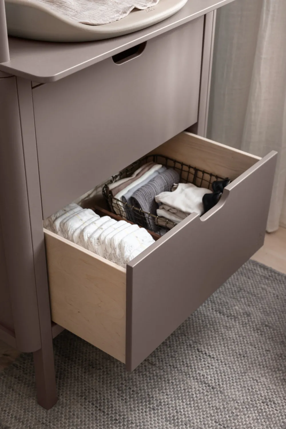 Sebra Puslebord med skuffer - jetty beige FSC®-Børn Pusleborde|Pusleborde