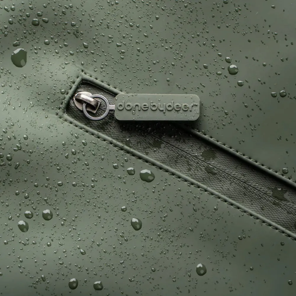 Done By Deer Puslerygsæk - grøn- Pusletasker & Transporttasker