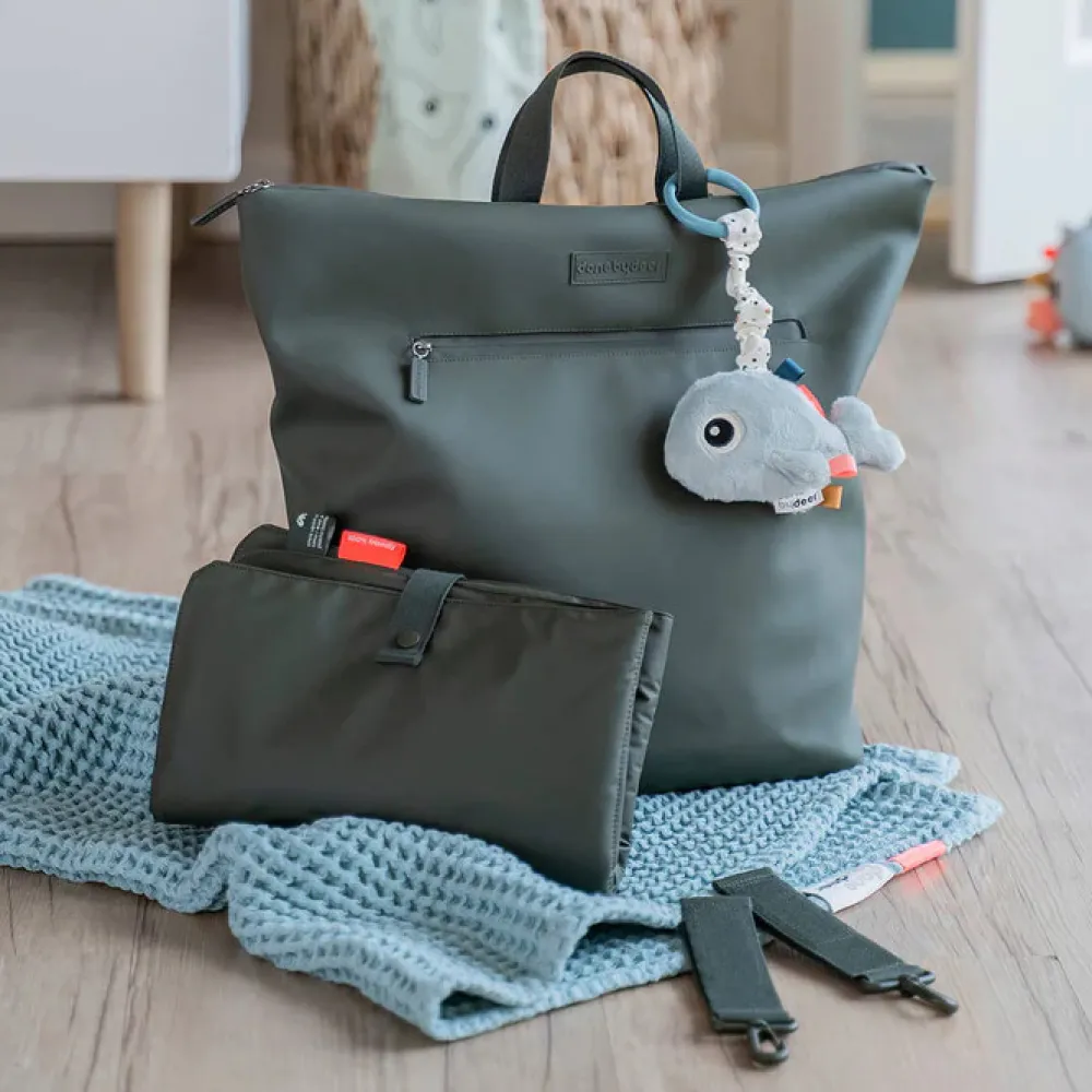 Done By Deer Puslerygsæk - grøn- Pusletasker & Transporttasker