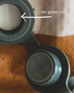 NOUI NOUI Siddepude - dino brun-Børn Tilbehør Til Højstole