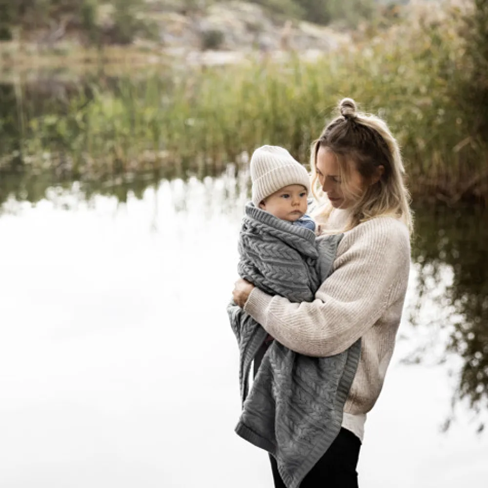 VINTER & BLOOM Striktæppe med fleece - Misty grey-Børn Tæpper