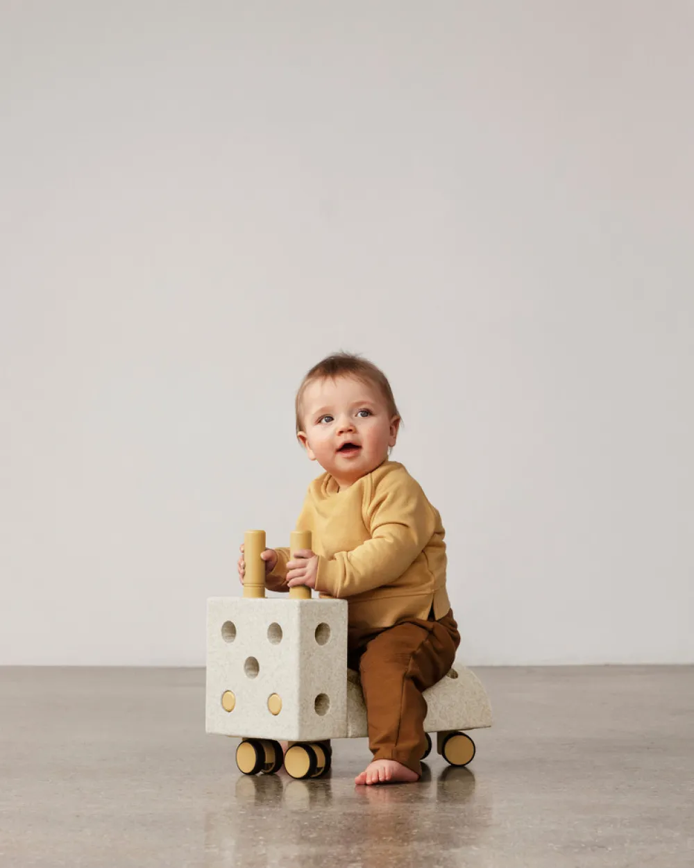 MODU Tiny ride Sand Grey / Honey Yellow- Store Byggesæt|Tumlemøbler