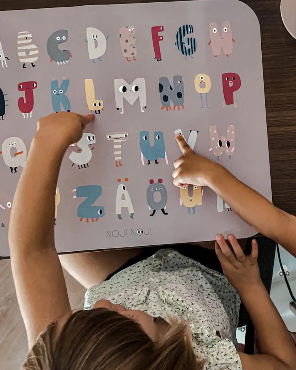 NOUI NOUI XL Underlag - ABC brun- Service